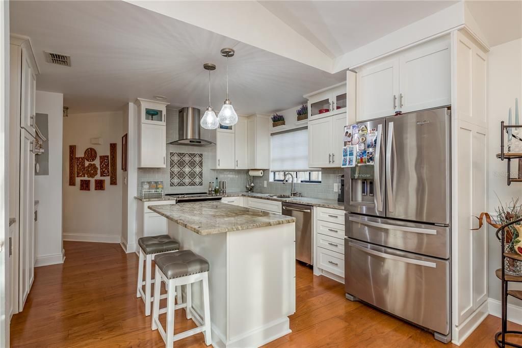 合同活跃: $499,000 (3 贝兹, 2 浴室, 1631 平方英尺)