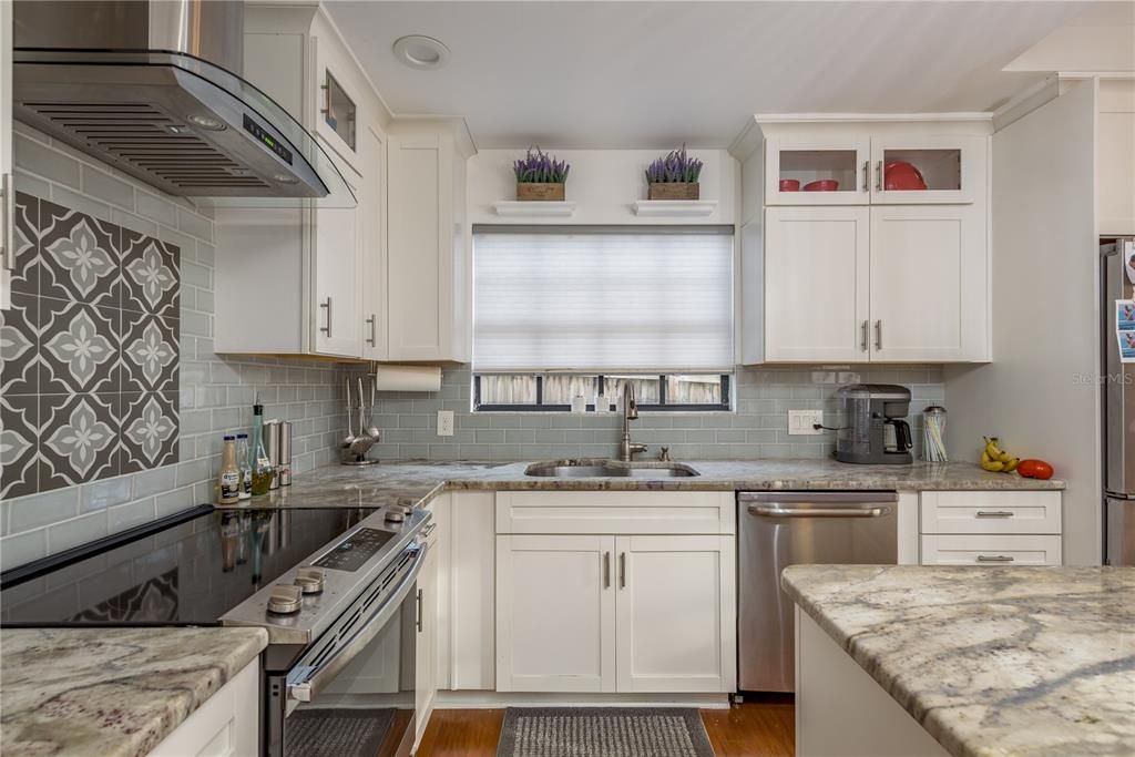 合同活跃: $499,000 (3 贝兹, 2 浴室, 1631 平方英尺)