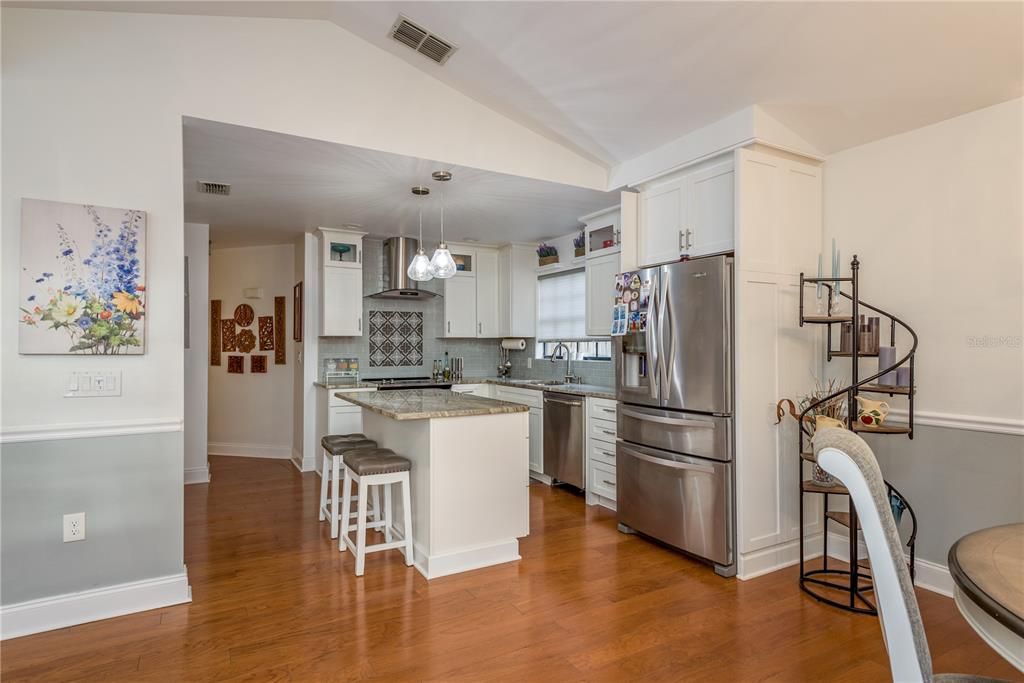 合同活跃: $499,000 (3 贝兹, 2 浴室, 1631 平方英尺)