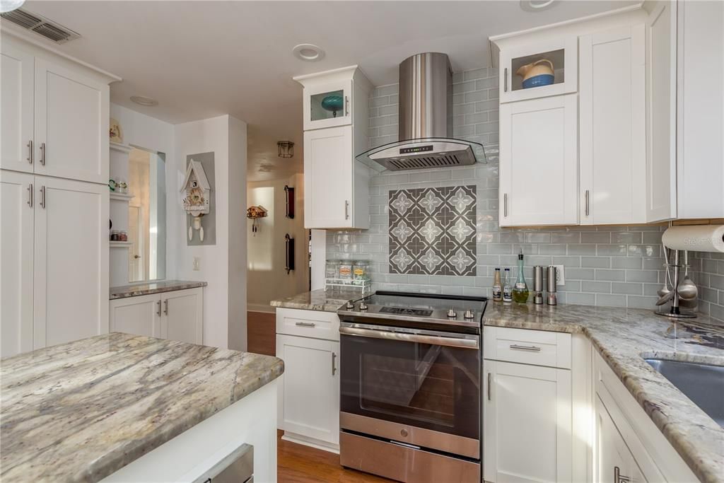 合同活跃: $499,000 (3 贝兹, 2 浴室, 1631 平方英尺)