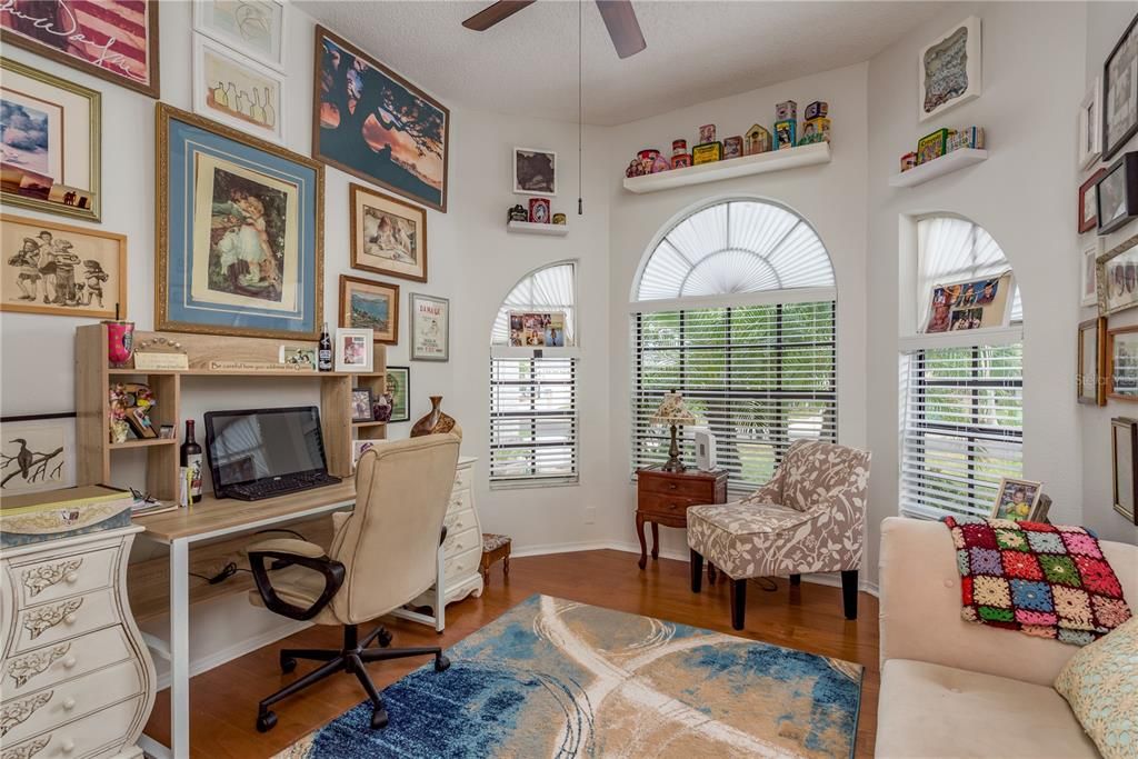 合同活跃: $499,000 (3 贝兹, 2 浴室, 1631 平方英尺)