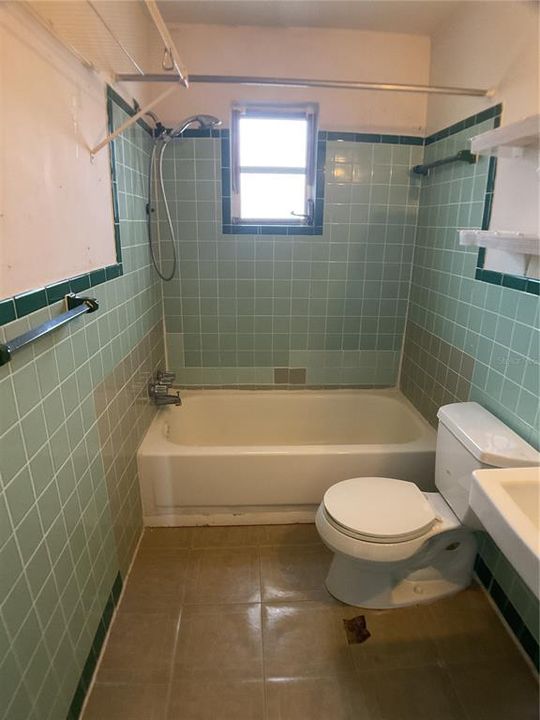 For Sale: $259,000 (4 beds, 2 baths, 1741 Square Feet)