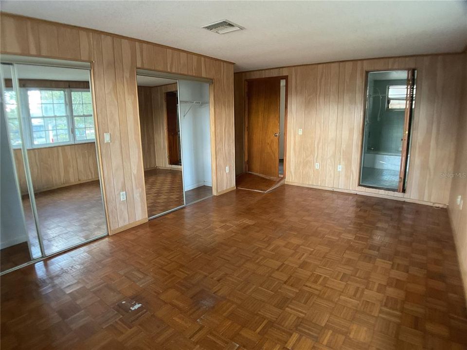 For Sale: $259,000 (4 beds, 2 baths, 1741 Square Feet)