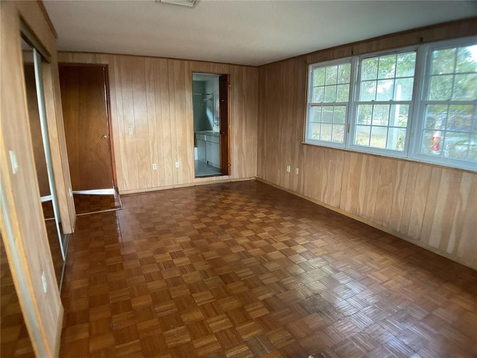 For Sale: $259,000 (4 beds, 2 baths, 1741 Square Feet)