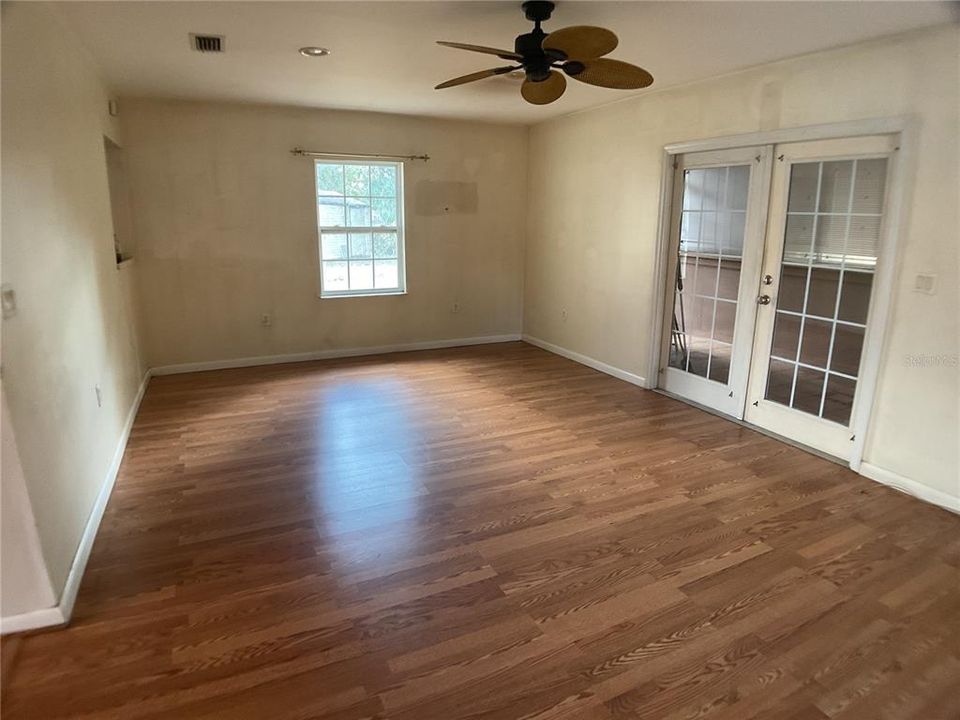 For Sale: $259,000 (4 beds, 2 baths, 1741 Square Feet)