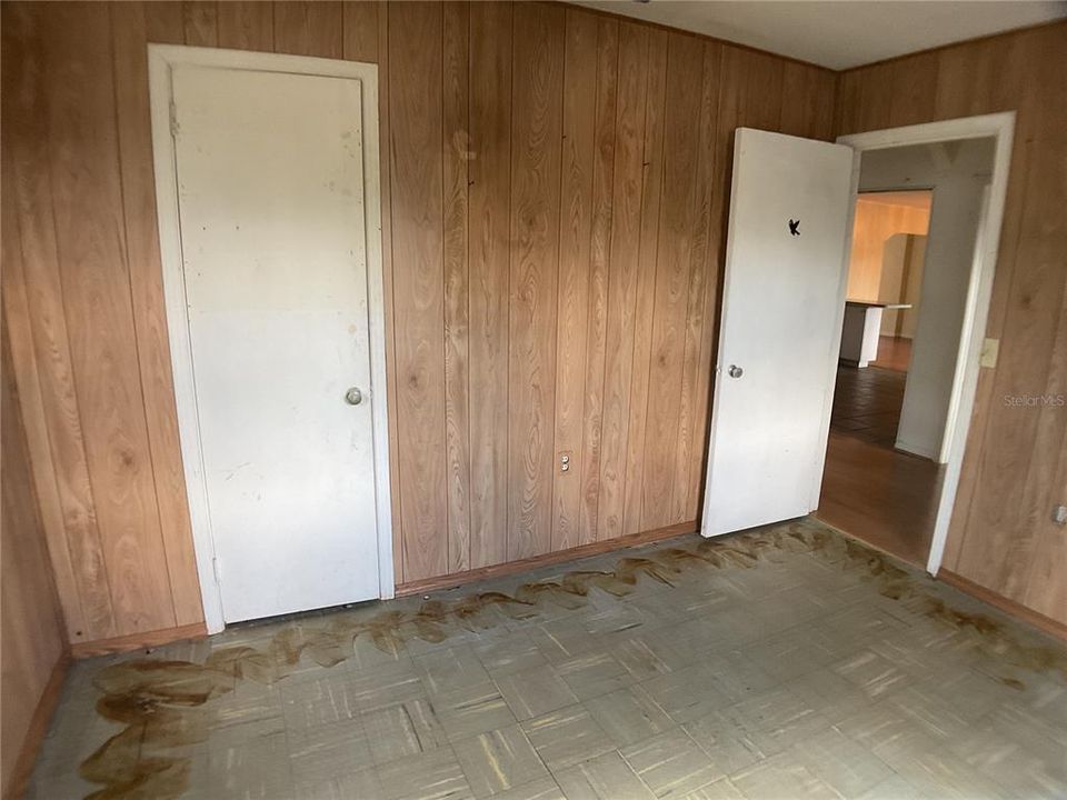 For Sale: $259,000 (4 beds, 2 baths, 1741 Square Feet)