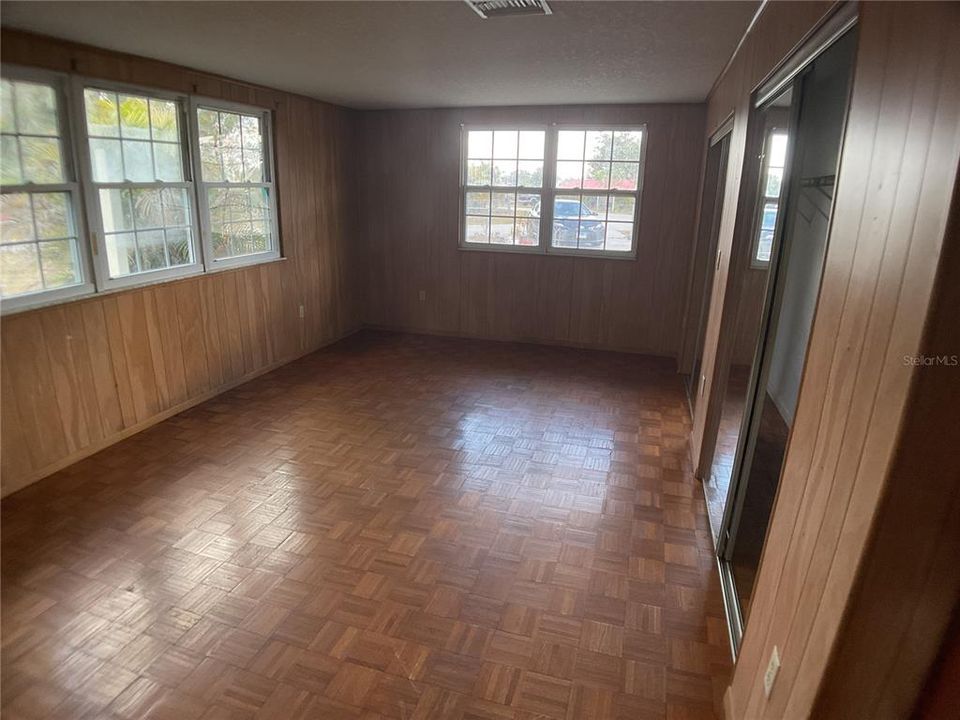 For Sale: $259,000 (4 beds, 2 baths, 1741 Square Feet)