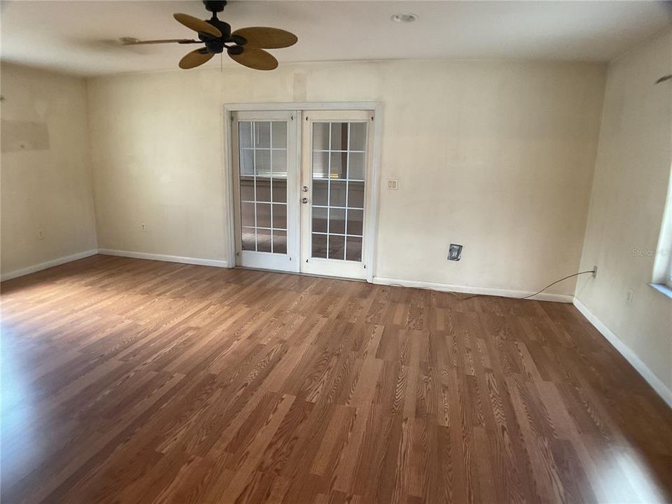 For Sale: $259,000 (4 beds, 2 baths, 1741 Square Feet)