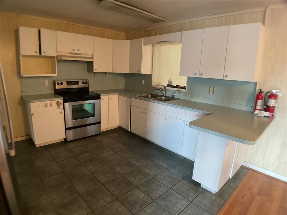 For Sale: $259,000 (4 beds, 2 baths, 1741 Square Feet)