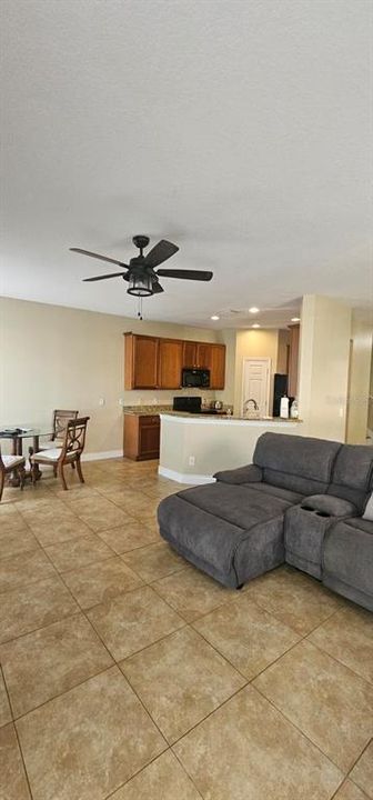 For Rent: $2,100 (3 beds, 2 baths, 1686 Square Feet)