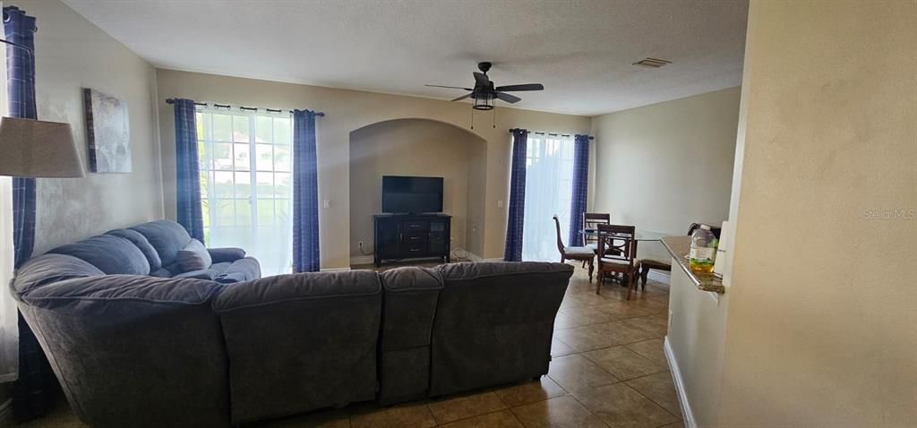 For Rent: $2,100 (3 beds, 2 baths, 1686 Square Feet)