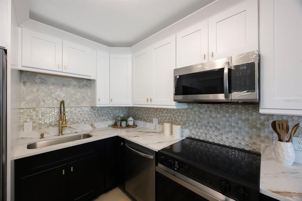 For Sale: $750,000 (4 beds, 3 baths, 1729 Square Feet)