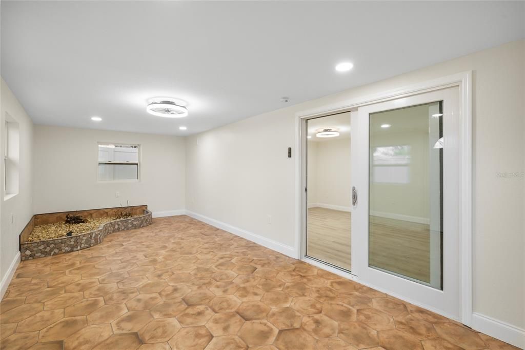 For Sale: $750,000 (4 beds, 3 baths, 1729 Square Feet)