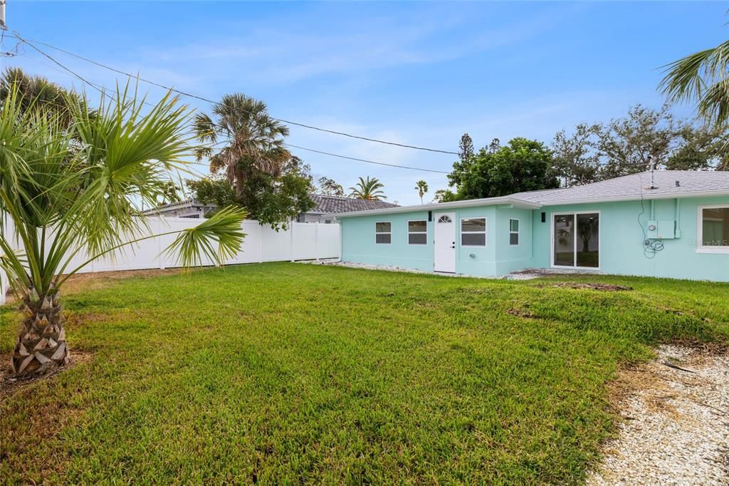 For Sale: $750,000 (4 beds, 3 baths, 1729 Square Feet)