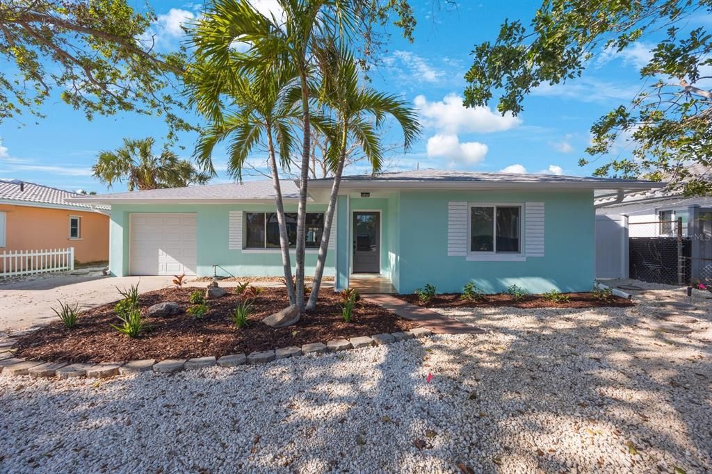 For Sale: $750,000 (4 beds, 3 baths, 1729 Square Feet)