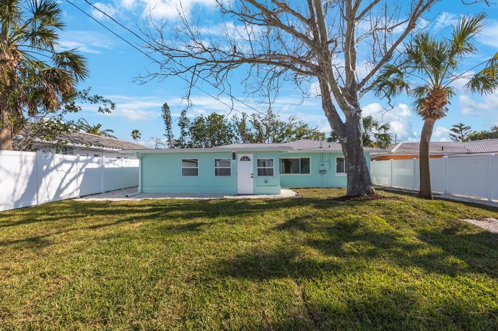 For Sale: $750,000 (4 beds, 3 baths, 1729 Square Feet)