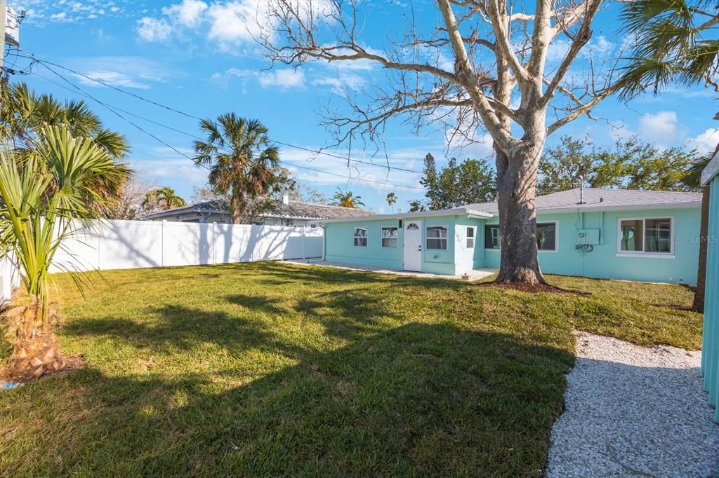 For Sale: $750,000 (4 beds, 3 baths, 1729 Square Feet)