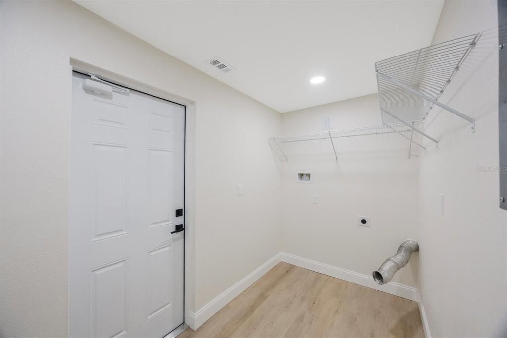 For Sale: $750,000 (4 beds, 3 baths, 1729 Square Feet)