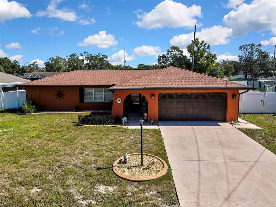 合同活跃: $299,500 (2 贝兹, 2 浴室, 1464 平方英尺)