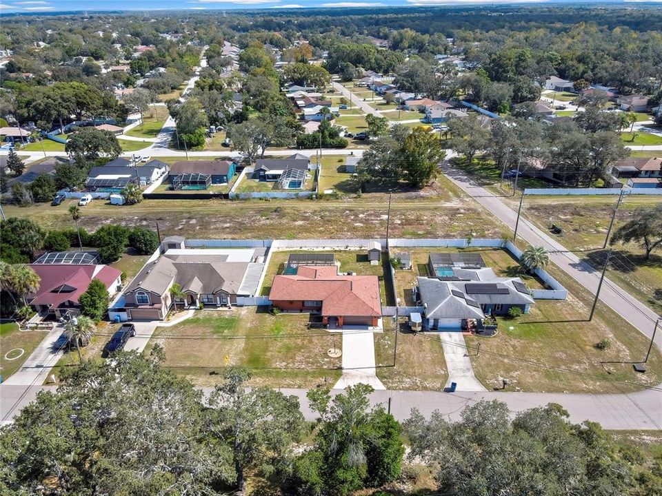 合同活跃: $299,500 (2 贝兹, 2 浴室, 1464 平方英尺)