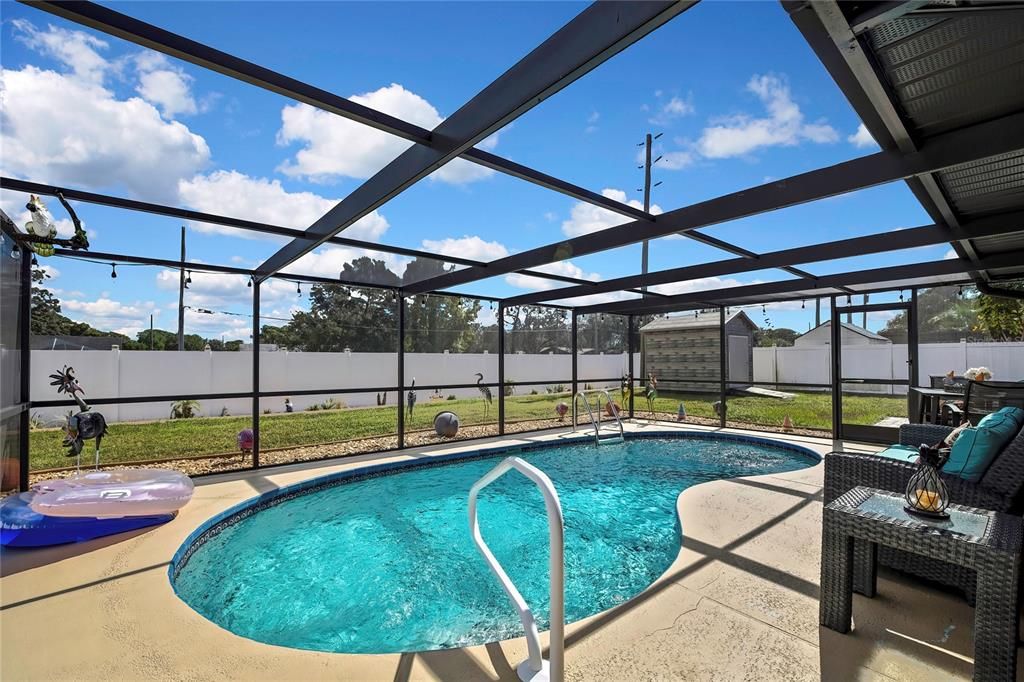 合同活跃: $299,500 (2 贝兹, 2 浴室, 1464 平方英尺)