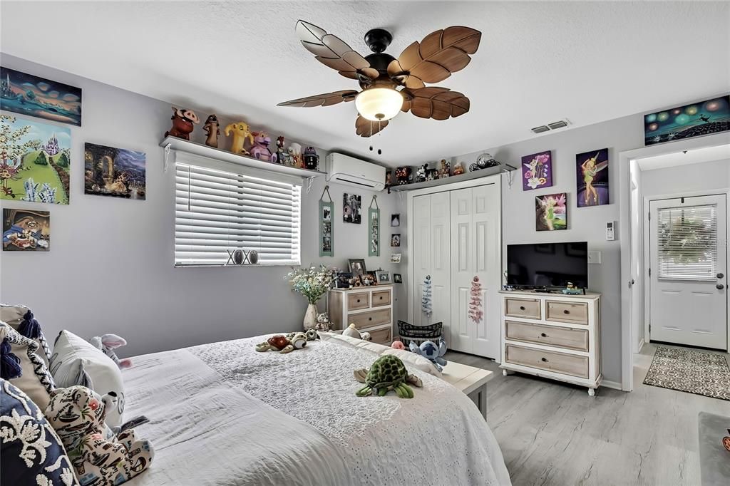 合同活跃: $299,500 (2 贝兹, 2 浴室, 1464 平方英尺)