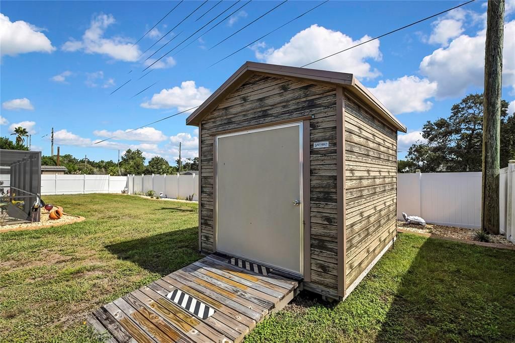 合同活跃: $299,500 (2 贝兹, 2 浴室, 1464 平方英尺)