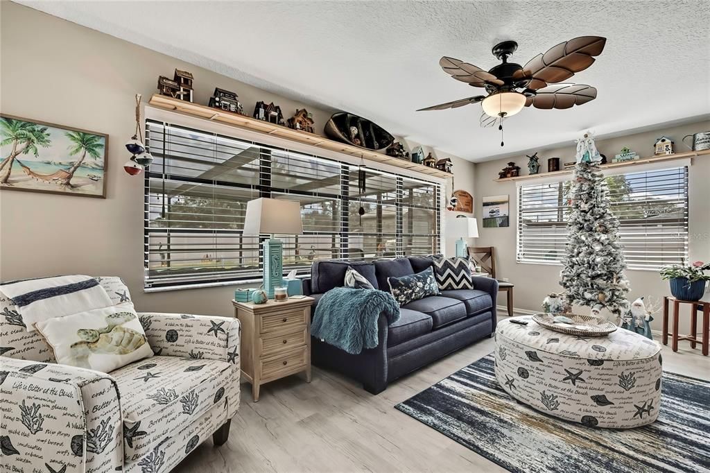 合同活跃: $299,500 (2 贝兹, 2 浴室, 1464 平方英尺)