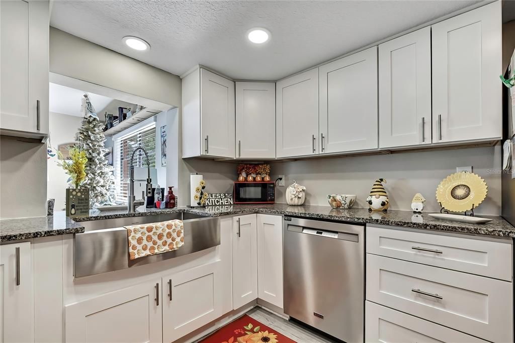 合同活跃: $299,500 (2 贝兹, 2 浴室, 1464 平方英尺)