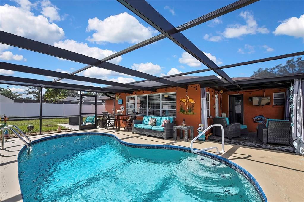 合同活跃: $299,500 (2 贝兹, 2 浴室, 1464 平方英尺)