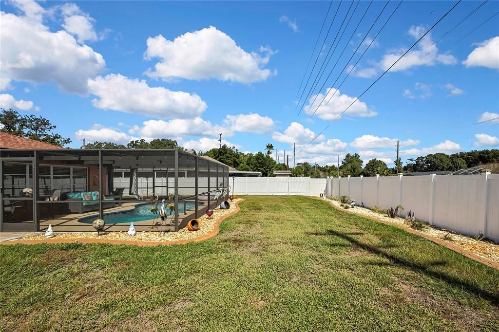 合同活跃: $299,500 (2 贝兹, 2 浴室, 1464 平方英尺)