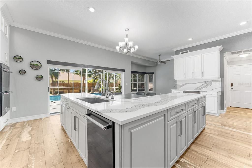 合同活跃: $925,000 (4 贝兹, 3 浴室, 2692 平方英尺)