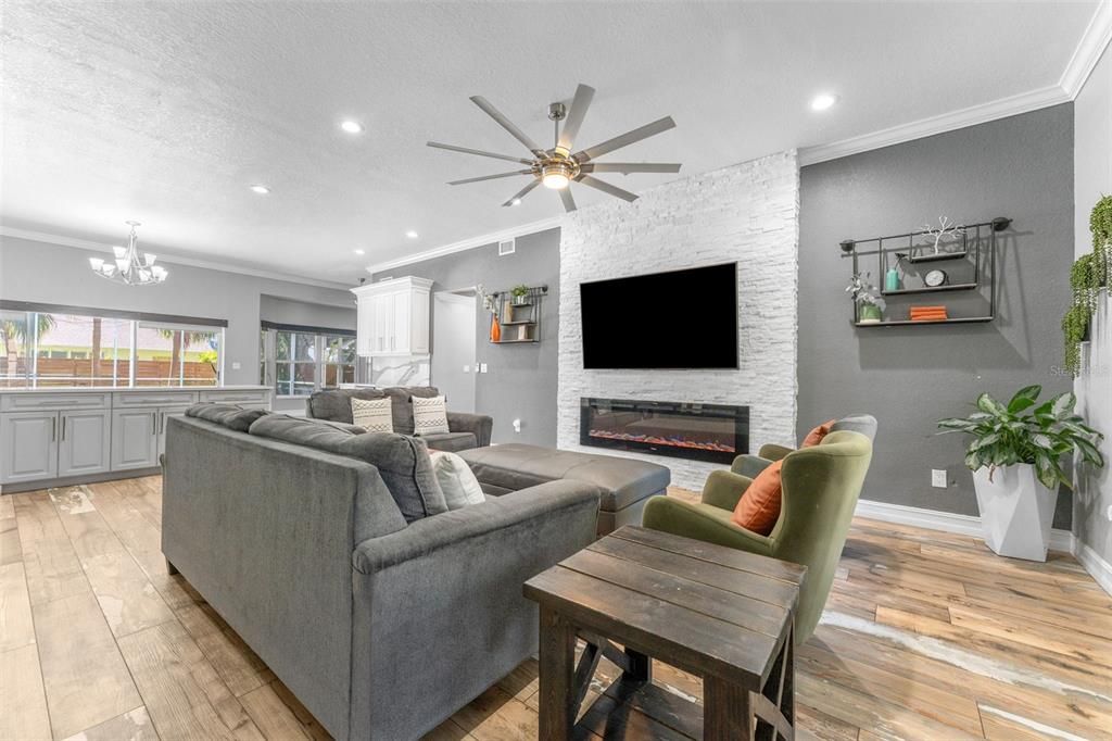 合同活跃: $925,000 (4 贝兹, 3 浴室, 2692 平方英尺)