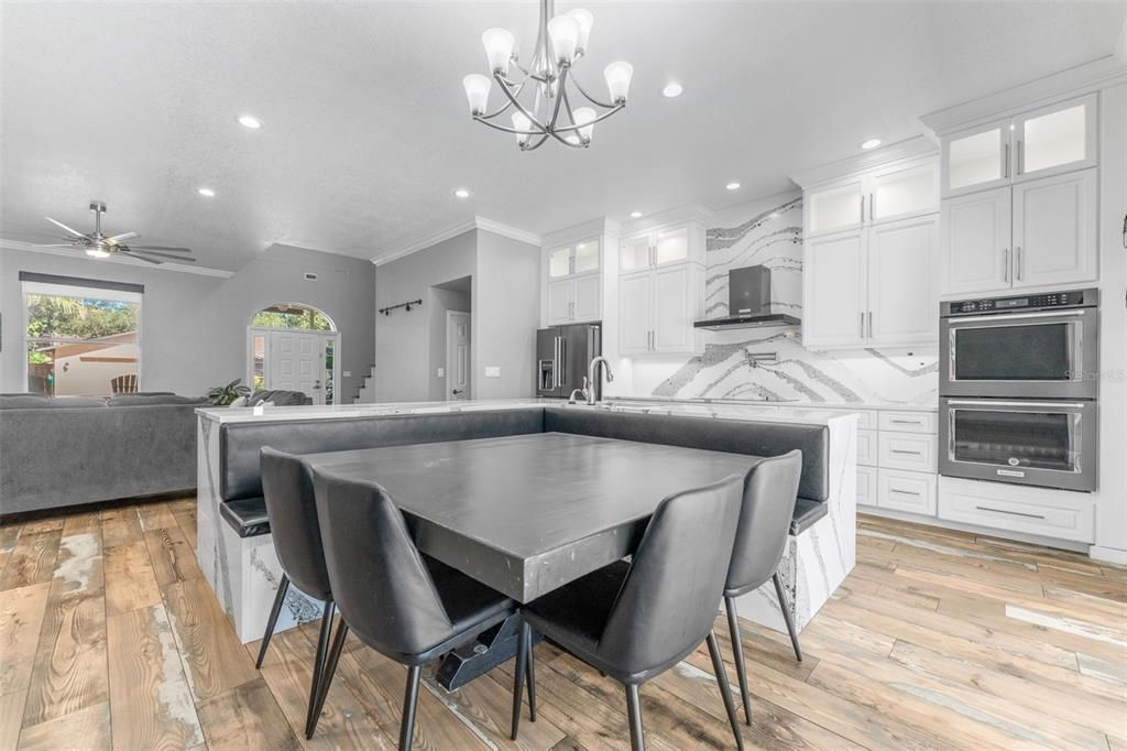 合同活跃: $925,000 (4 贝兹, 3 浴室, 2692 平方英尺)