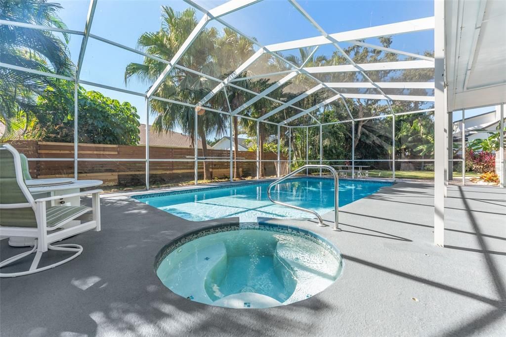 合同活跃: $925,000 (4 贝兹, 3 浴室, 2692 平方英尺)