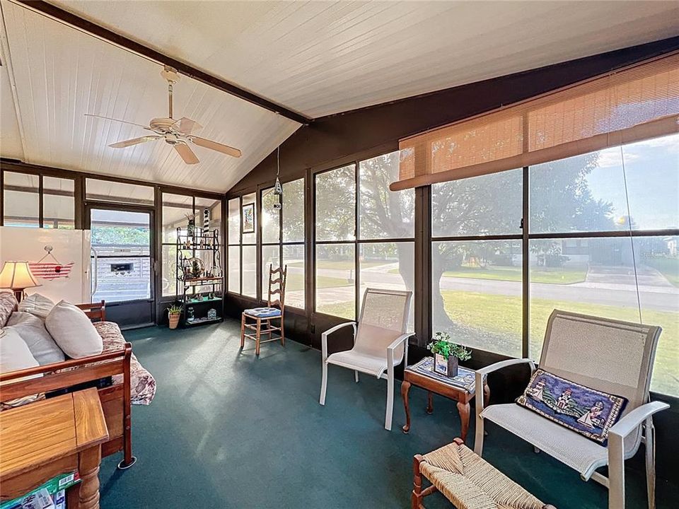 合同活跃: $160,000 (2 贝兹, 2 浴室, 1000 平方英尺)