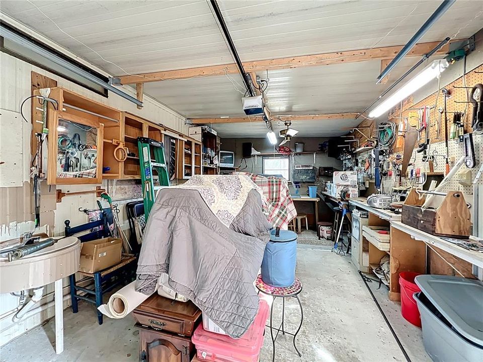 合同活跃: $160,000 (2 贝兹, 2 浴室, 1000 平方英尺)