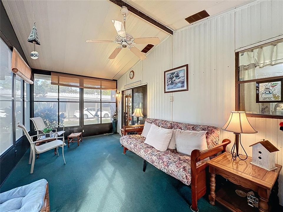 合同活跃: $160,000 (2 贝兹, 2 浴室, 1000 平方英尺)