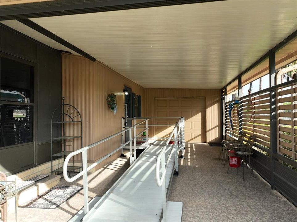 合同活跃: $160,000 (2 贝兹, 2 浴室, 1000 平方英尺)