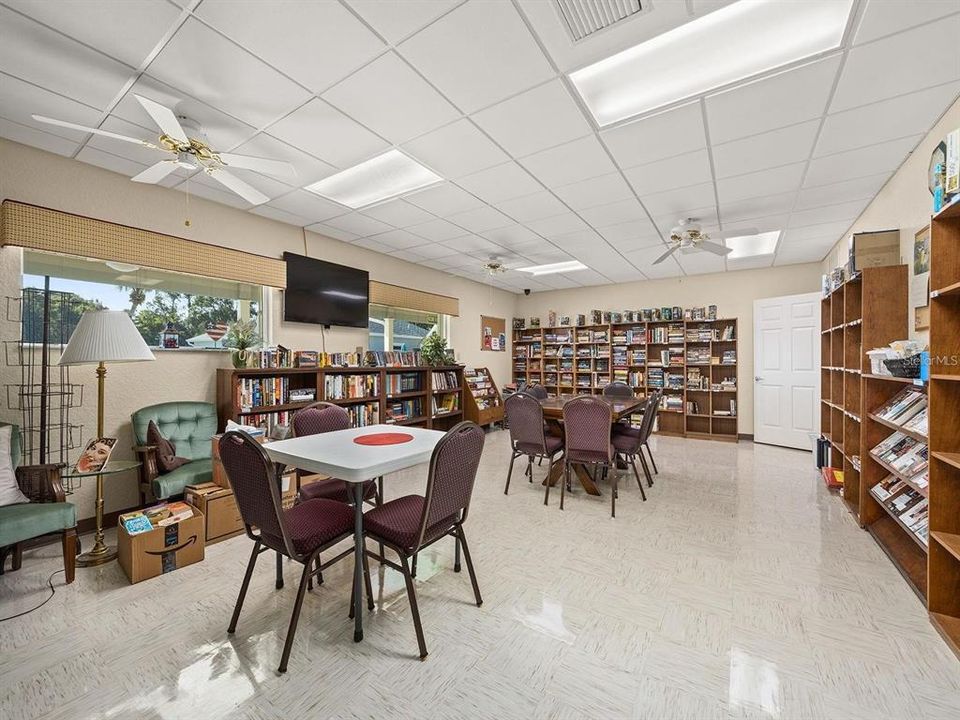 合同活跃: $160,000 (2 贝兹, 2 浴室, 1000 平方英尺)