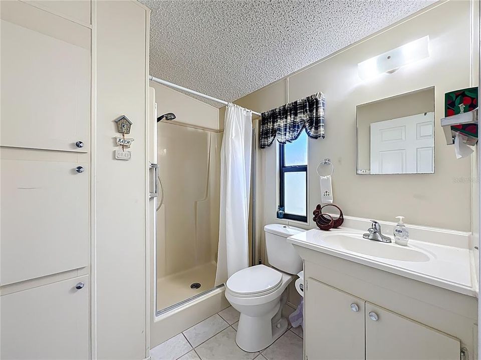 合同活跃: $160,000 (2 贝兹, 2 浴室, 1000 平方英尺)