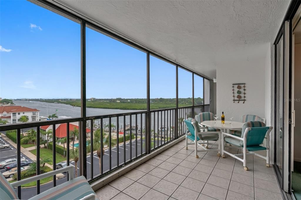 На продажу: $578,500 (2 спален, 2 ванн, 1360 Квадратных фут)