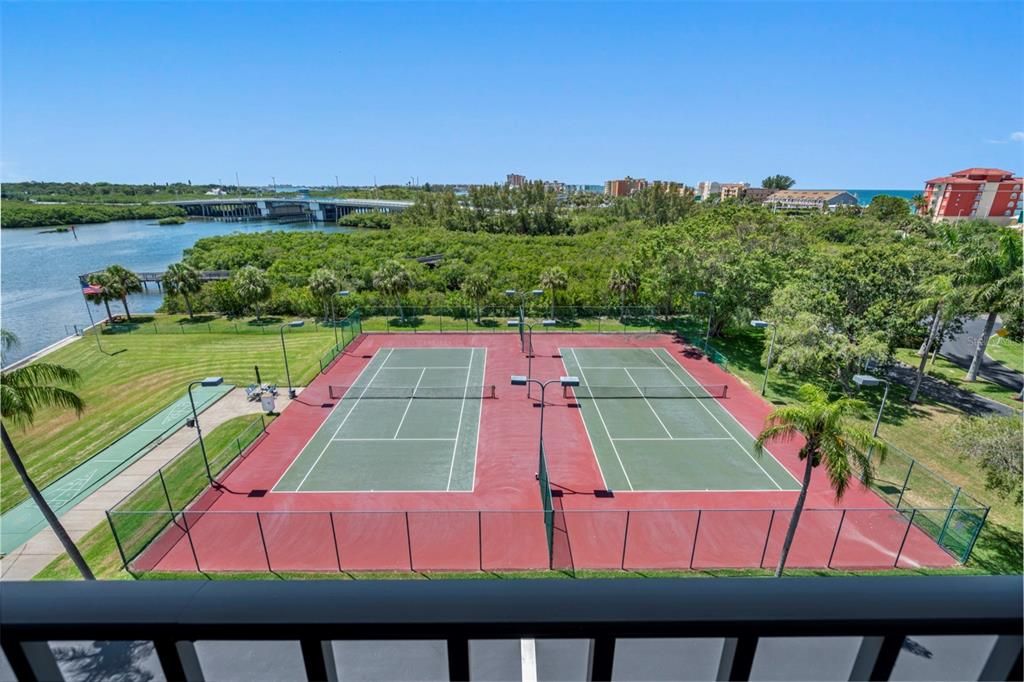 На продажу: $578,500 (2 спален, 2 ванн, 1360 Квадратных фут)