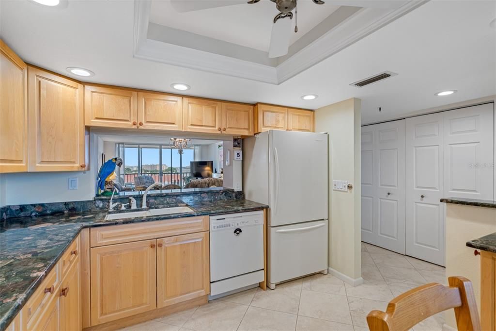 На продажу: $578,500 (2 спален, 2 ванн, 1360 Квадратных фут)