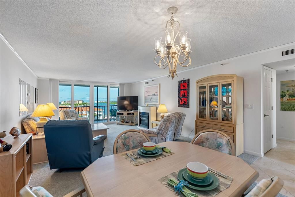 На продажу: $578,500 (2 спален, 2 ванн, 1360 Квадратных фут)