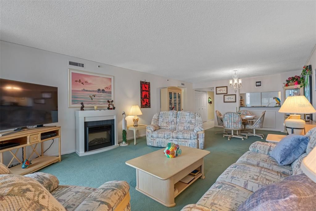 На продажу: $578,500 (2 спален, 2 ванн, 1360 Квадратных фут)