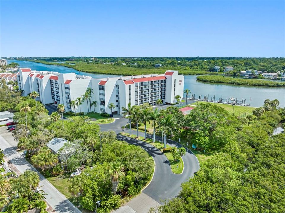 На продажу: $578,500 (2 спален, 2 ванн, 1360 Квадратных фут)