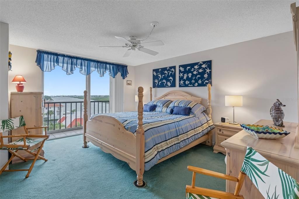 На продажу: $578,500 (2 спален, 2 ванн, 1360 Квадратных фут)