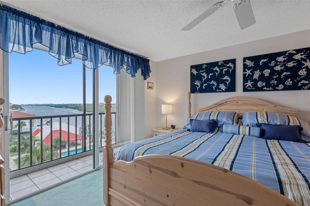 На продажу: $578,500 (2 спален, 2 ванн, 1360 Квадратных фут)