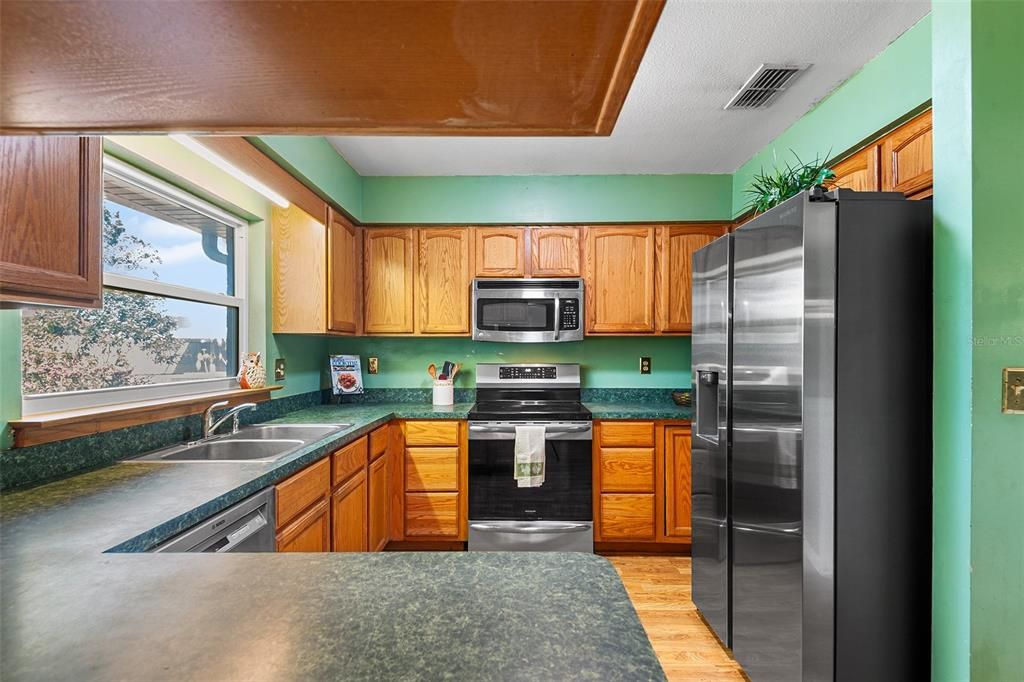 Active With Contract: $275,000 (3 beds, 2 baths, 1788 Square Feet)